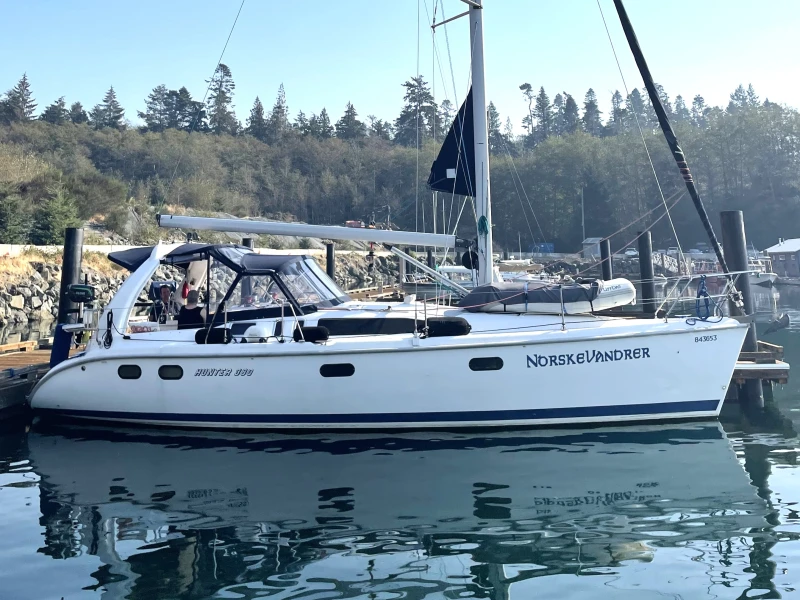 Cruiser for sale: 1999 Hunter 380 (Nanaimo, BC) by Kelly Yacht Sales